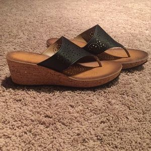 Clark’s Mimmy Charm black wedges